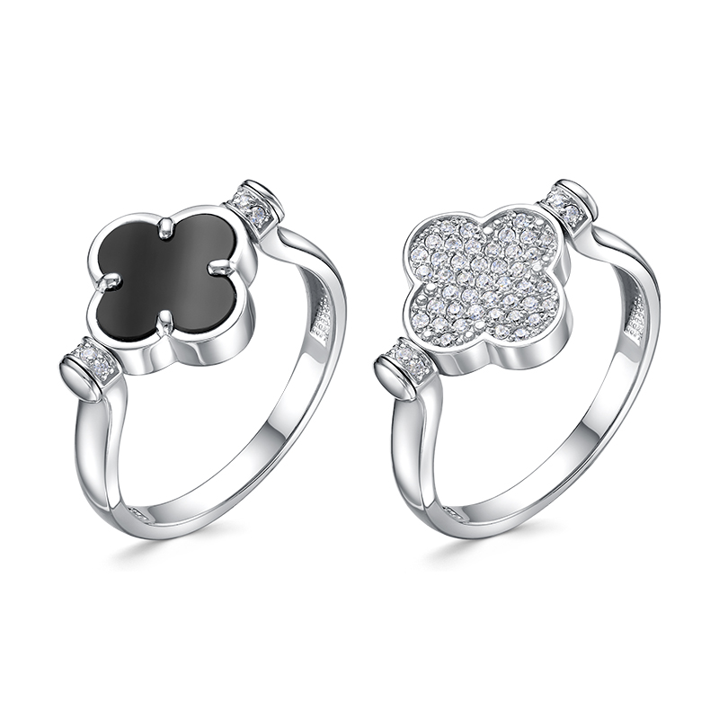 Серебряное кольцо 925 пробы с фианитами и ониксом
